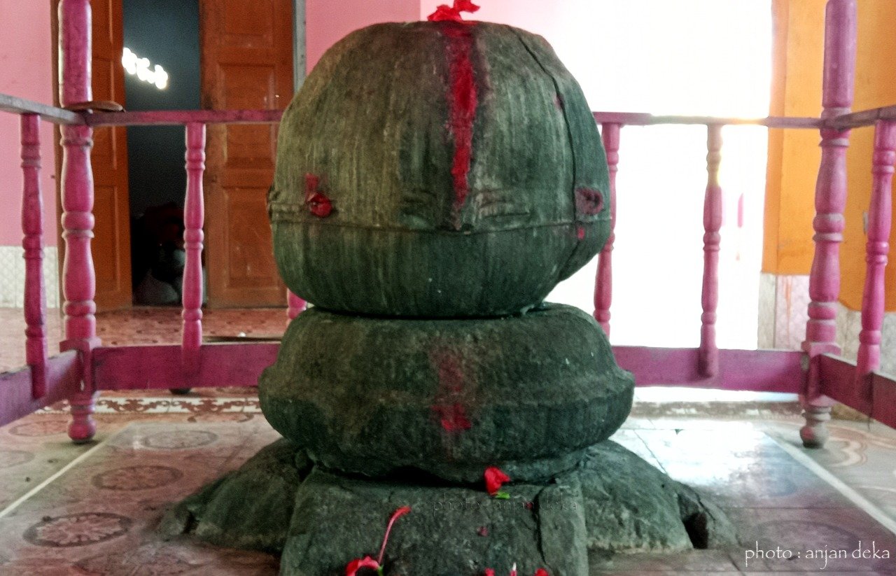 ইতিহাসৰ আঁত ধৰি …