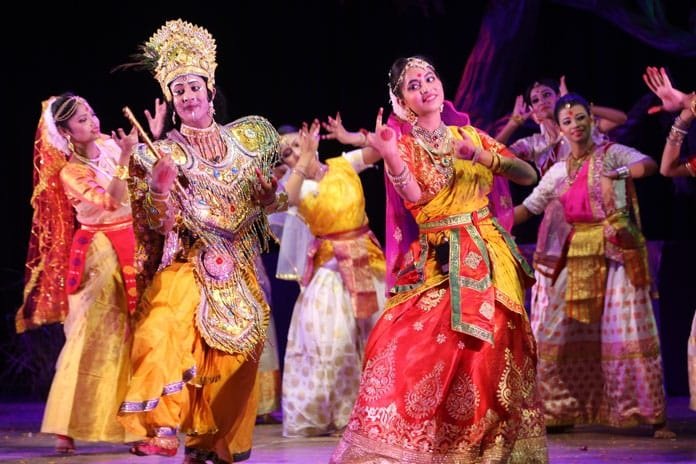 ৰাস ক্ৰীড়া কৰিতে কৃষ্ণৰ ভৈলা মন..