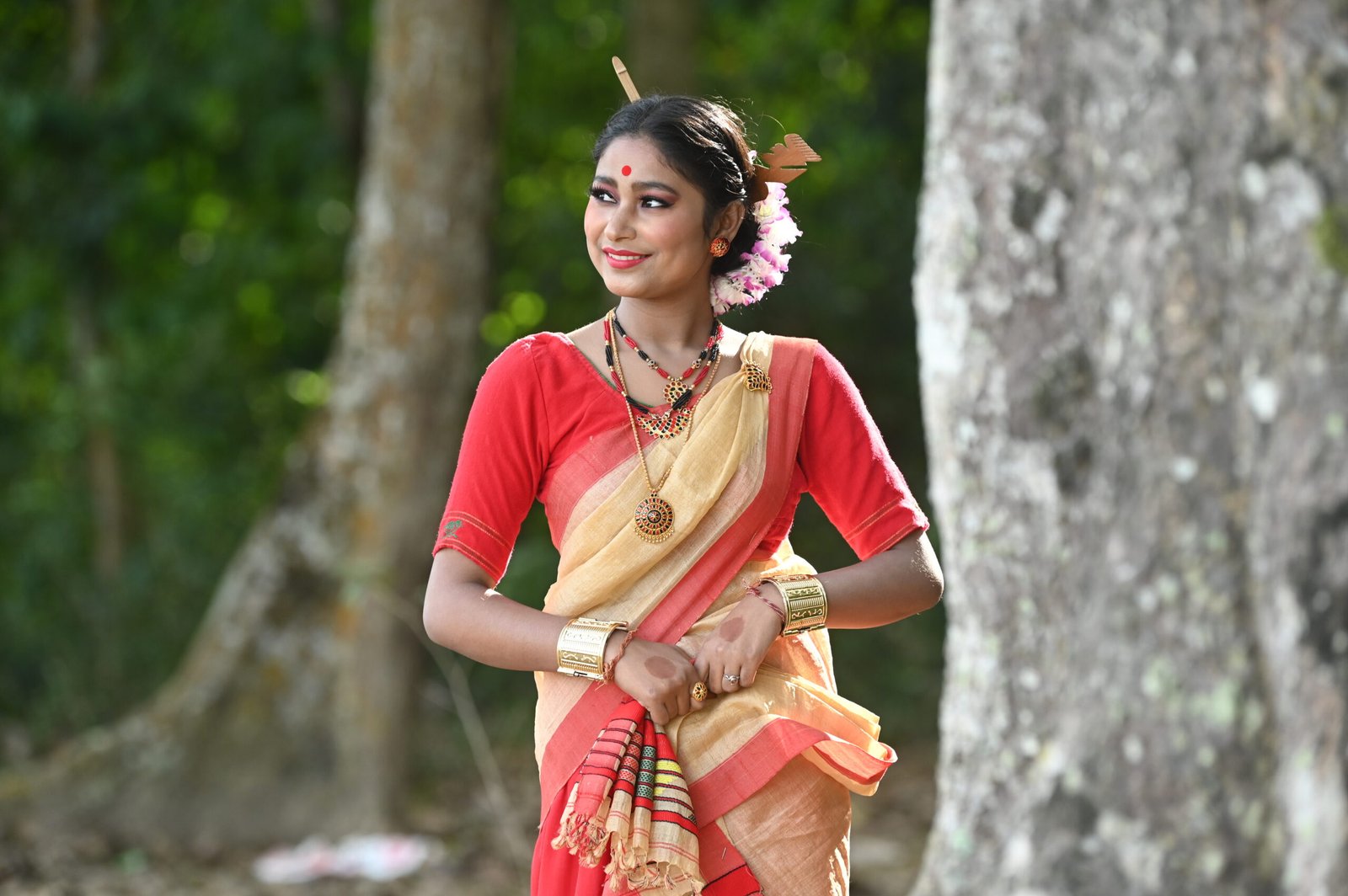 অসমীয়া জাতি গঠনত বিহুৰ ভূমিকা (অৰূপজ্যোতি হাজৰিকা )