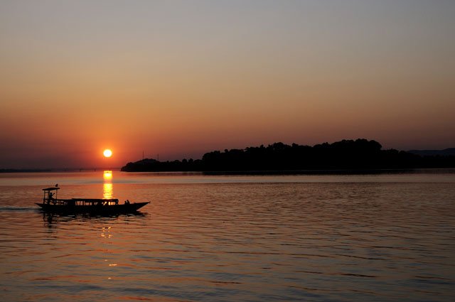 লুইতৰ বুকুত দিখৌৰ এসোতা (কংকনা কাশ্যপ)